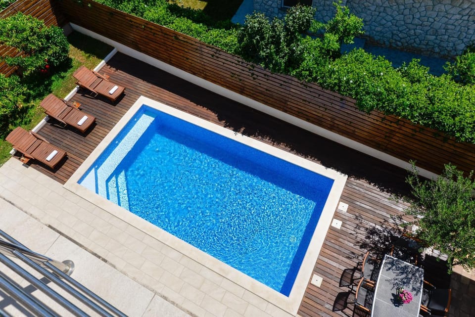 Day, Swimming pool, sunbed