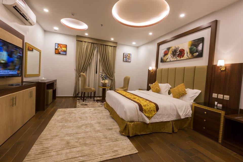 Bed, TV and multimedia, Photo of the whole room, Evening entertainment, Bedroom, air conditioner
