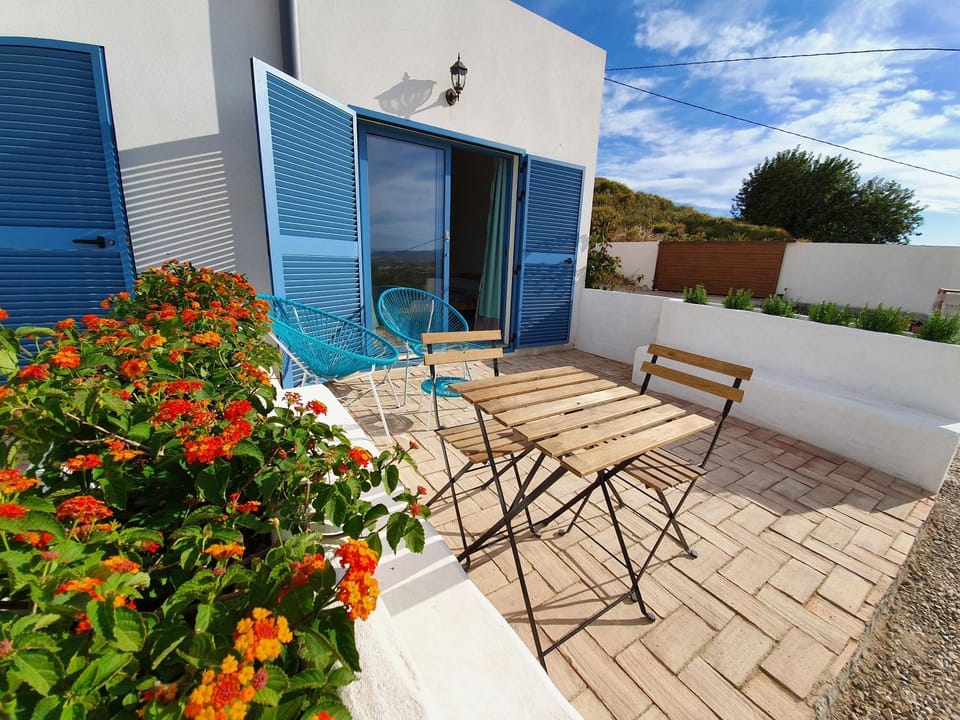 Patio, Facade/entrance, Balcony/Terrace