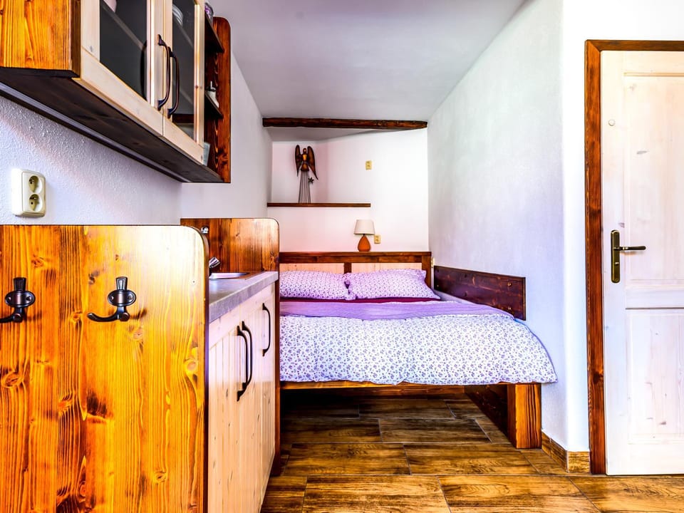 Bed, Kitchen or kitchenette, Photo of the whole room, Bedroom