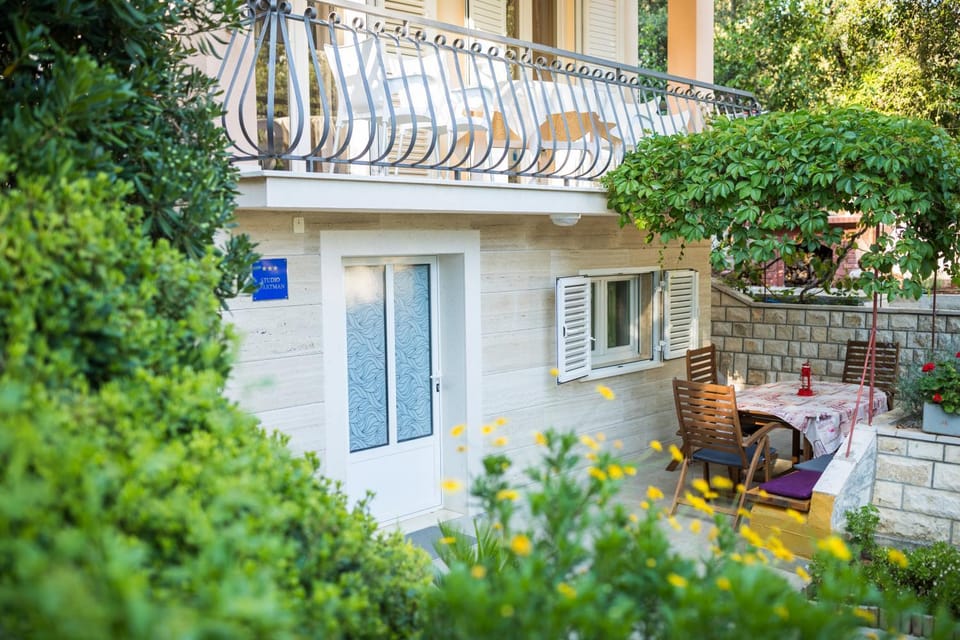 Balcony/Terrace, Garden view