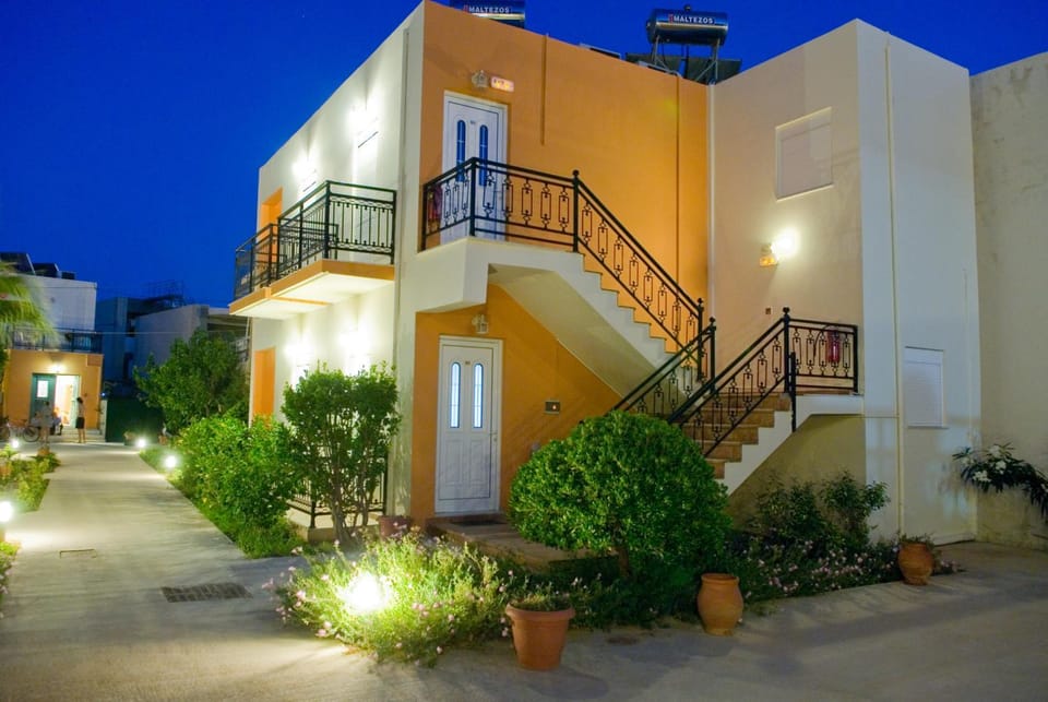 Facade/entrance, Night