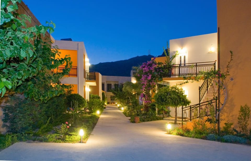 Facade/entrance, Night