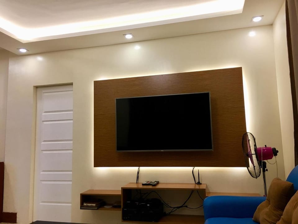 TV and multimedia, Seating area, Evening entertainment