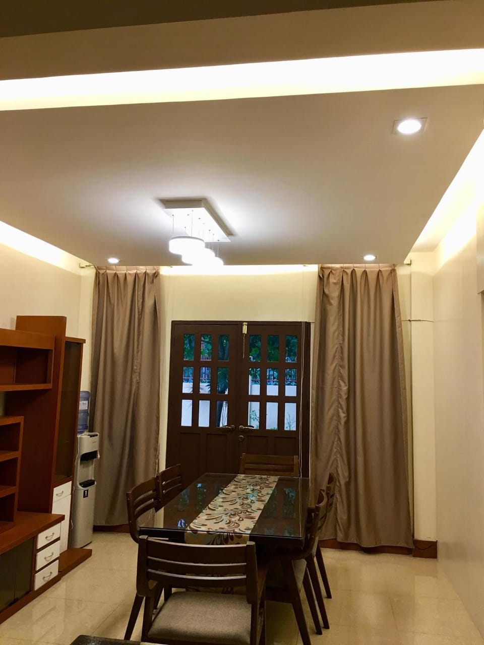 Seating area, Dining area