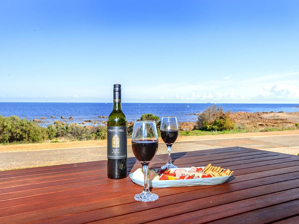 Dining area, Sea view, Drinks