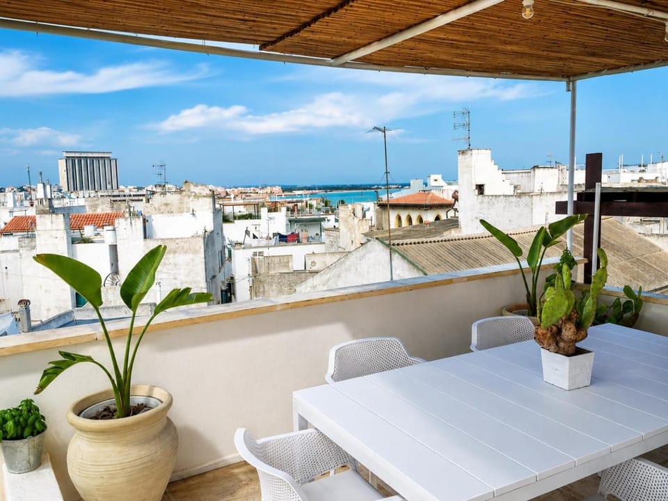 Day, Natural landscape, View (from property/room), Balcony/Terrace, City view, Sea view