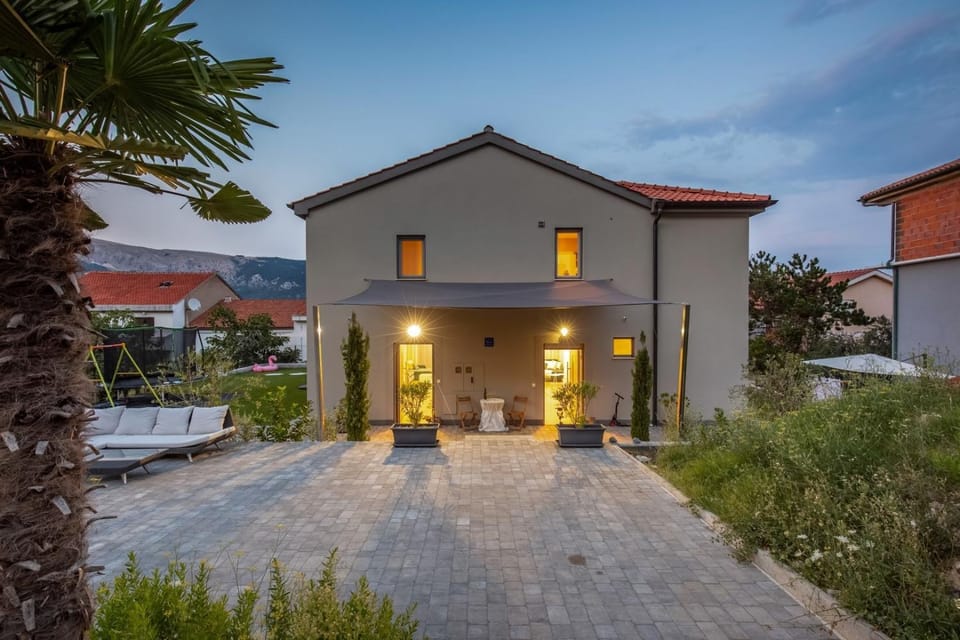 Property building, Garden