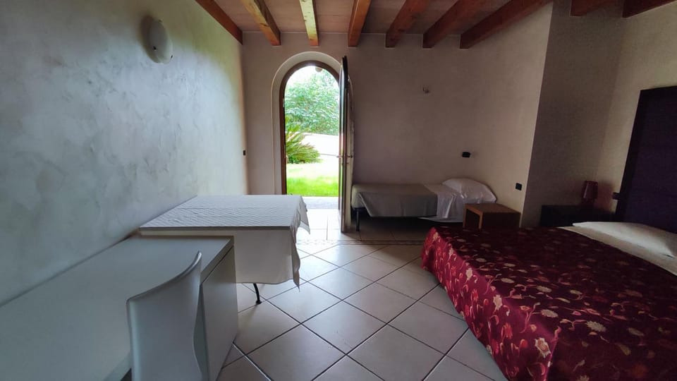 Bed, Living room, Bedroom, hair dresser