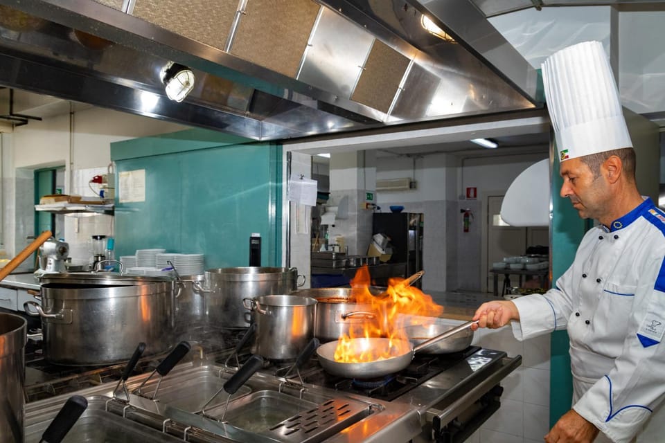 Kitchen or kitchenette, Food and drinks, Food