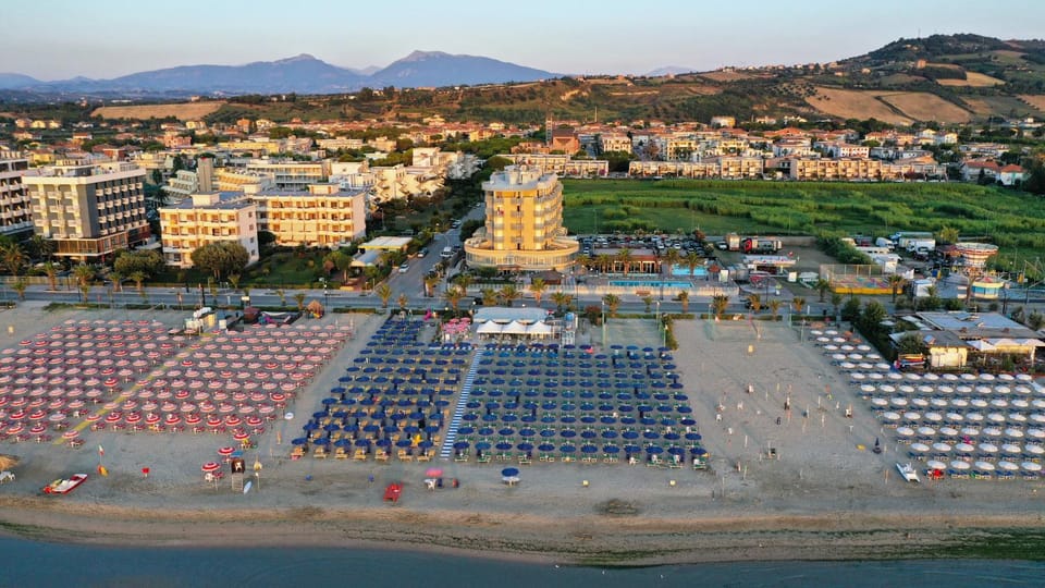Bird's eye view, Beach, Mountain view