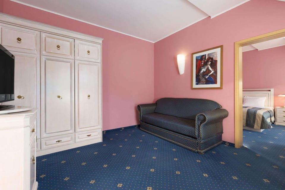 Photo of the whole room, On site