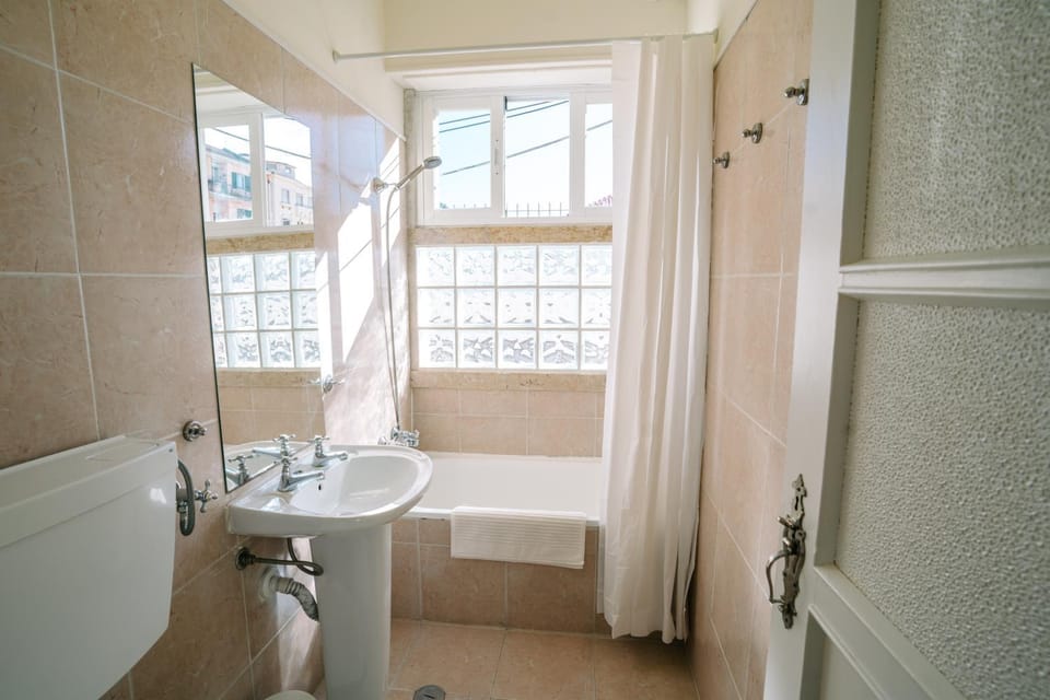 Shower, Toilet, Bathroom, Area and facilities, Bath