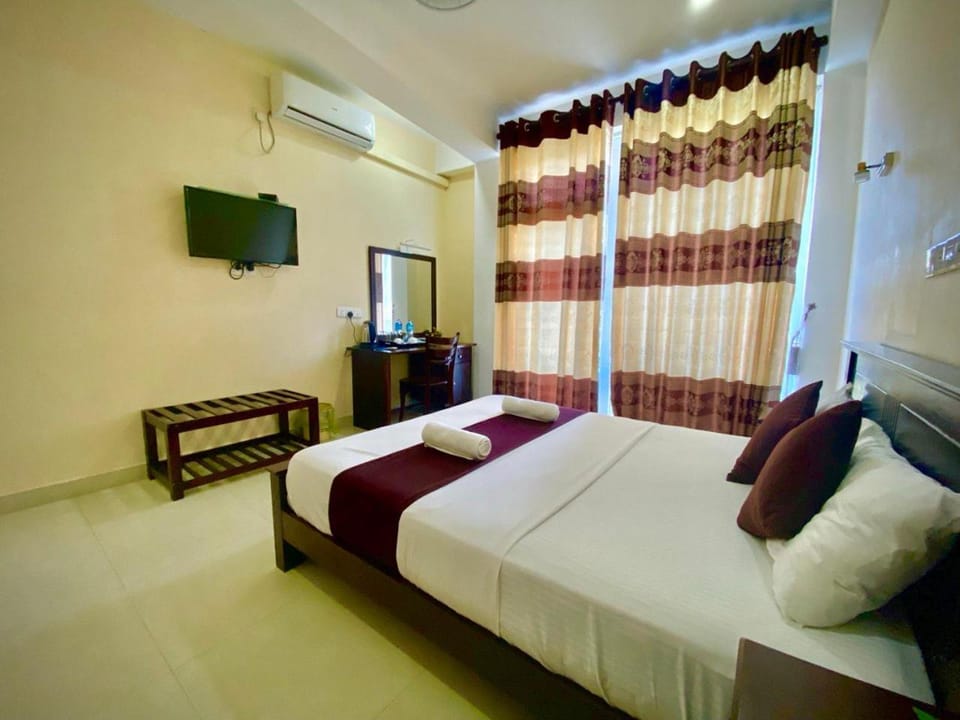 Bed, TV and multimedia, Bedroom, air conditioner
