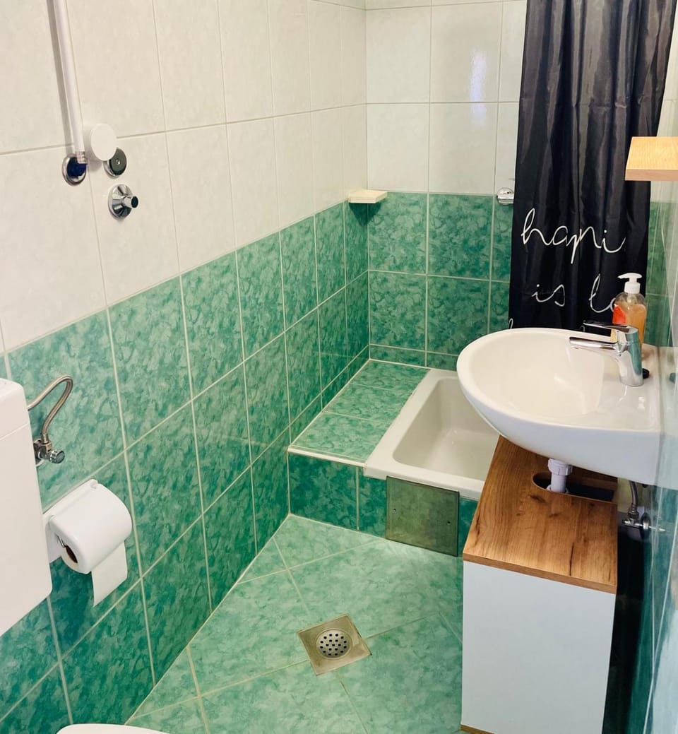 Apartmani Niko Podgora Bed and Breakfast in Split-Dalmatia County