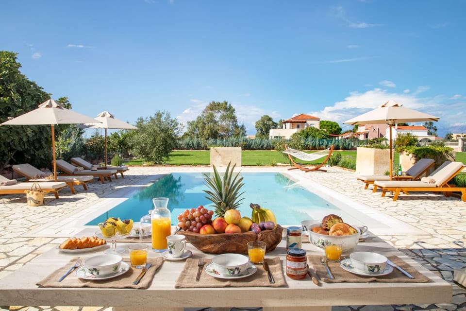 Pool view, Swimming pool, sunbed