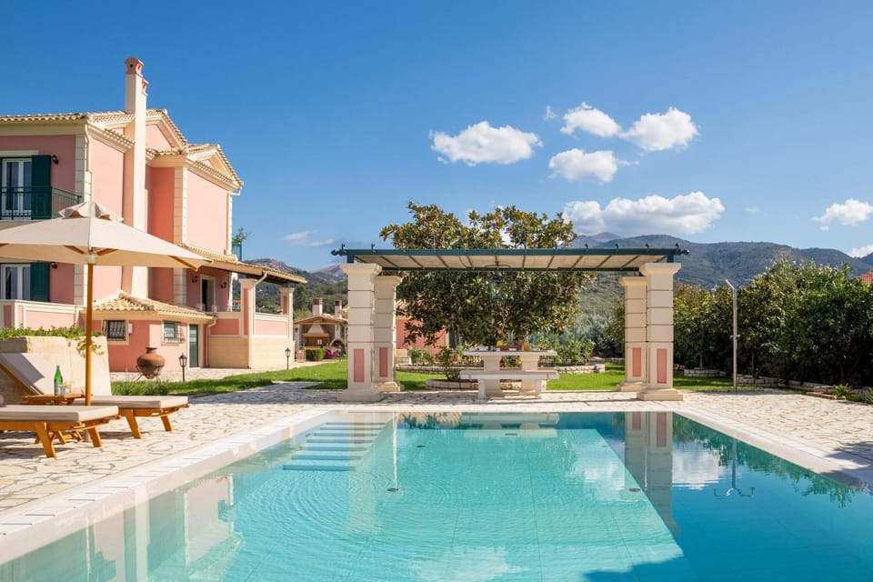 Property building, Natural landscape, Mountain view, Swimming pool, sunbed