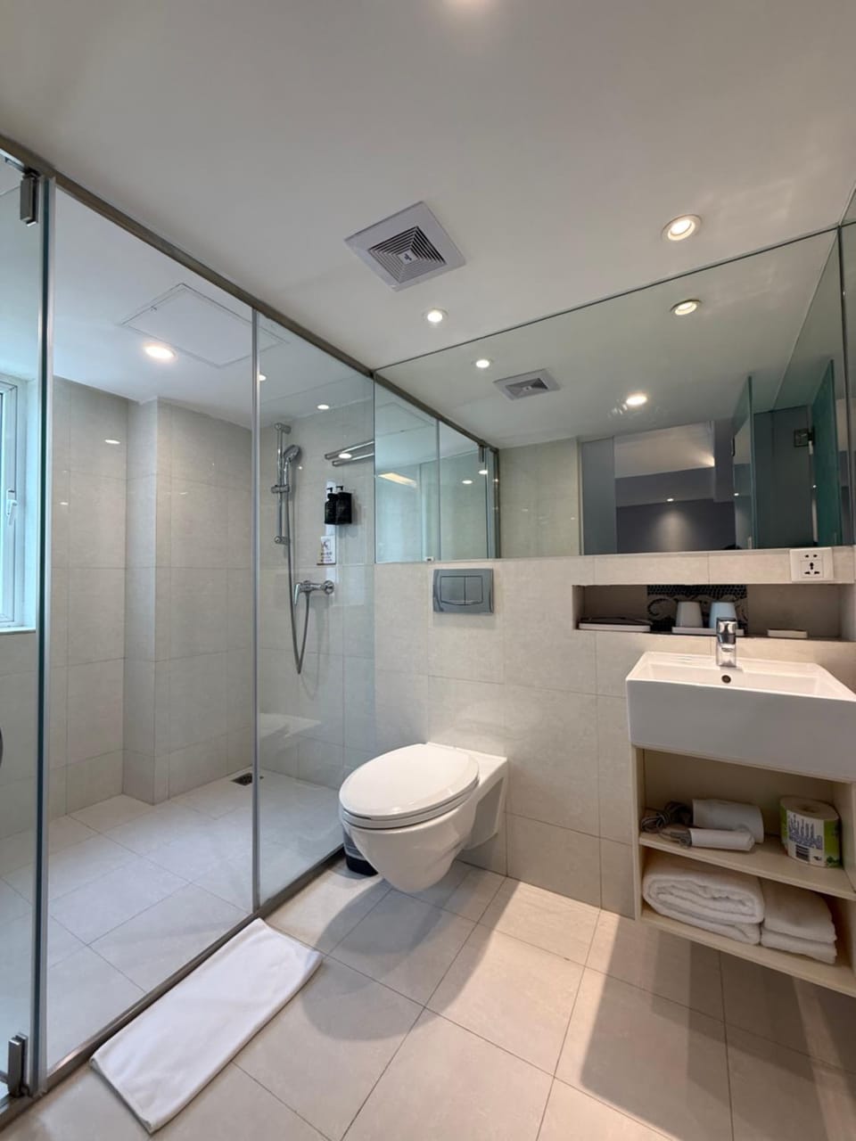 Shower, Toilet