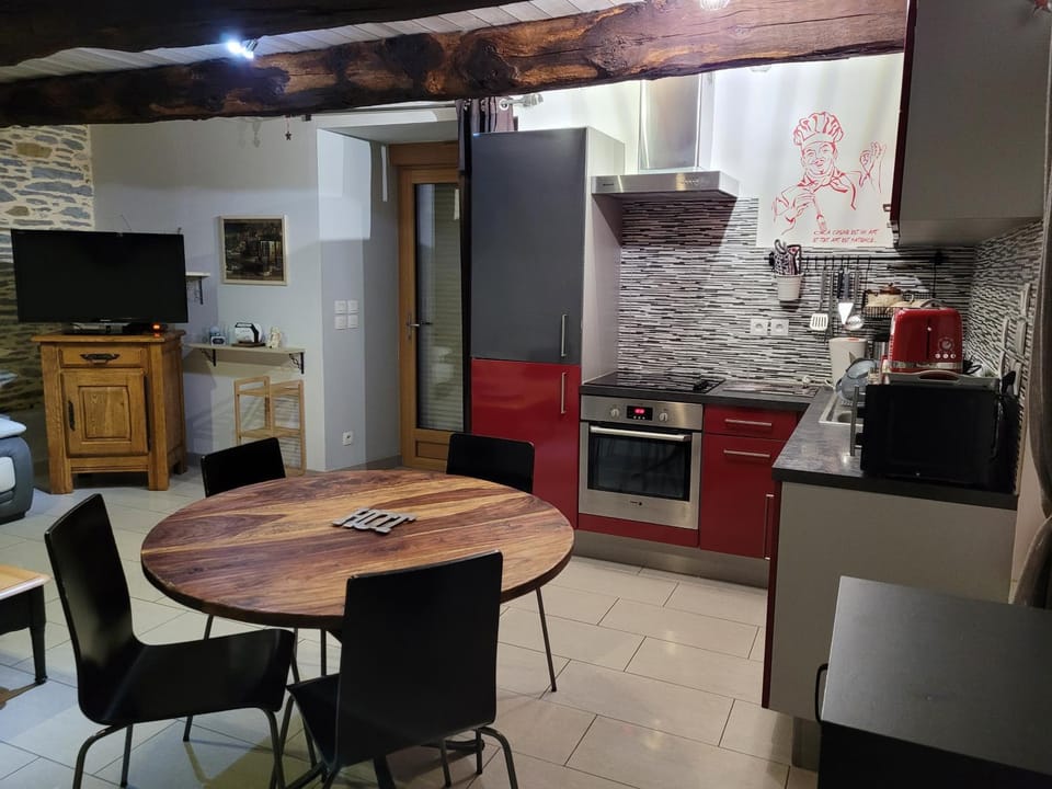 Kitchen or kitchenette, Dining area, dishwasher, oven, stove, toaster