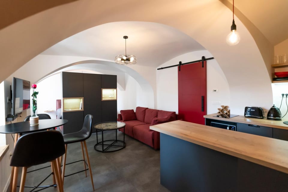 TV and multimedia, Kitchen or kitchenette, Living room, Seating area, Dining area