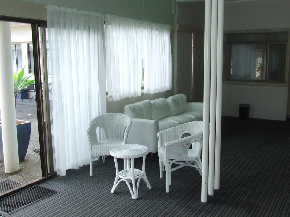 Day, Living room