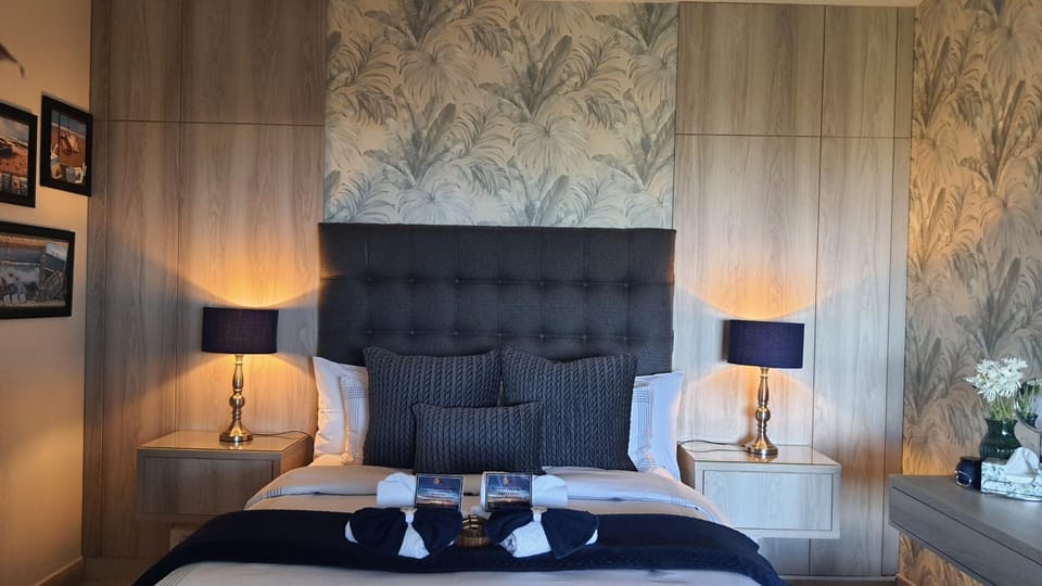 Property building, Bed, Bedroom