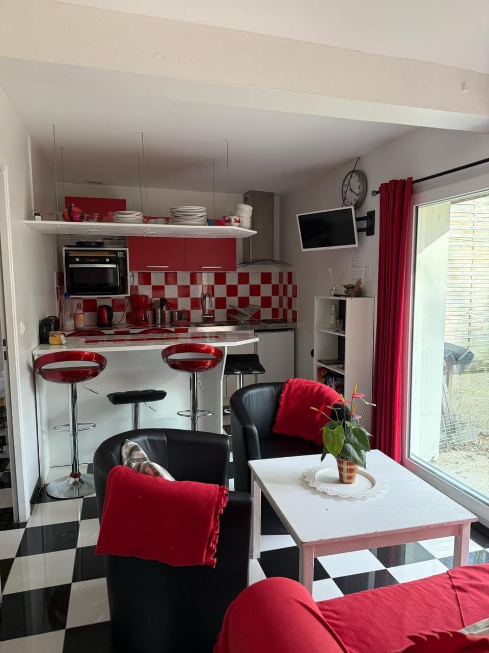 Kitchen or kitchenette, Living room, Dining area