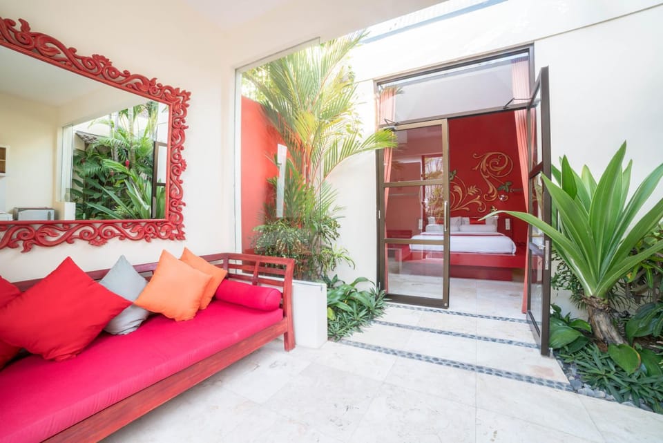 Living room, Bedroom, Garden view