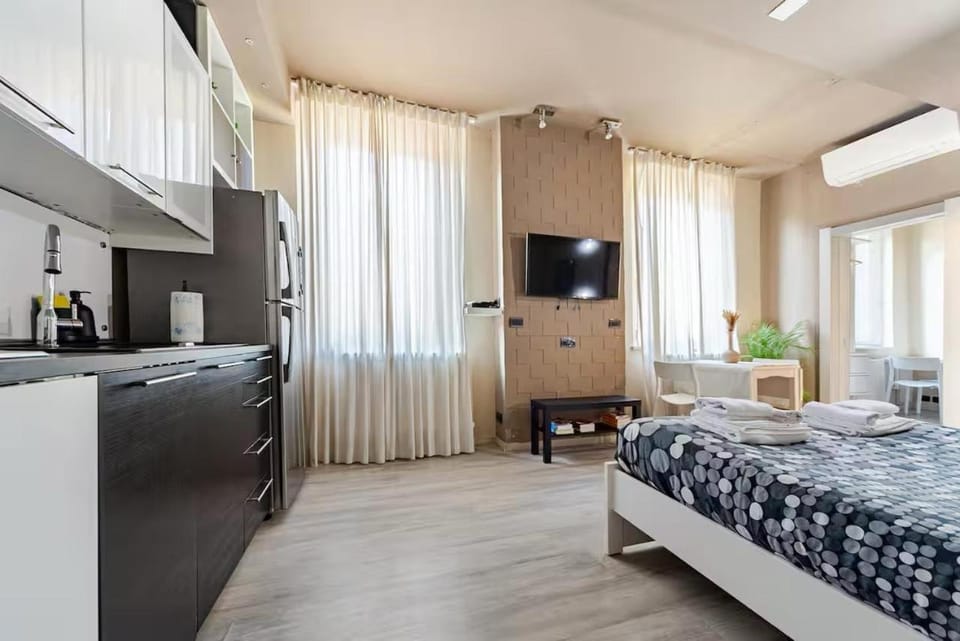 ModeRna Apartments - Charme & Relax in Centro - Free Parking Bed and Breakfast in Modena