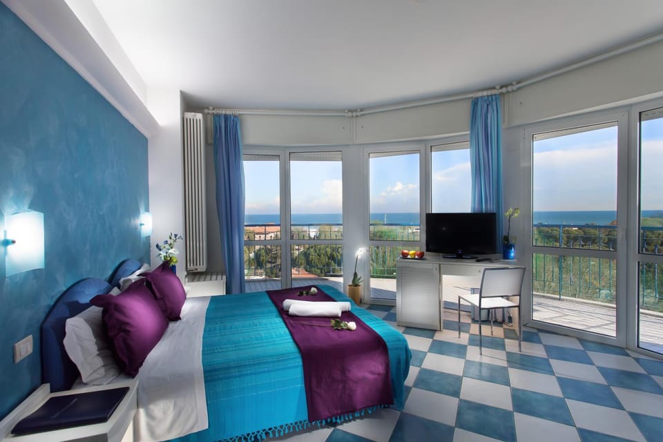 Photo of the whole room, Bedroom, Sea view, cot, bunk bed, Family