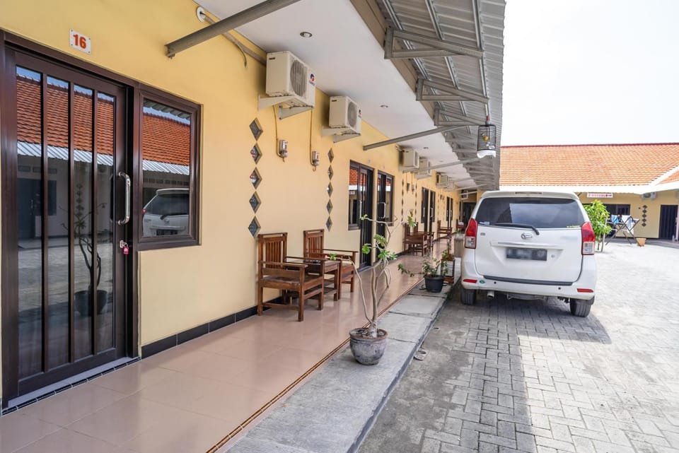 Facade/entrance