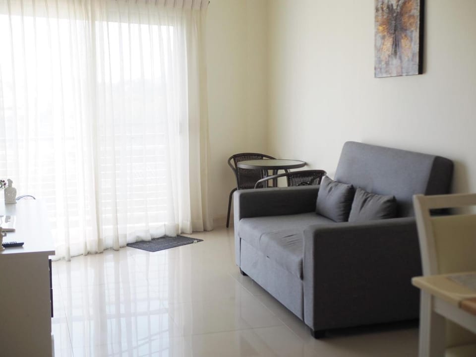 Flame Tree Residence by Patcha Apartment in Nong Kae