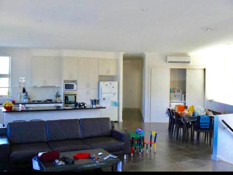 Living room, Food and drinks, River view, Alcoholic drinks, Non alcoholic drinks