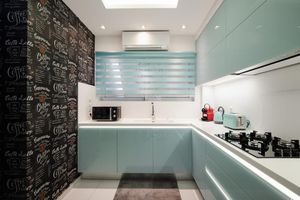 Coffee/tea facilities, Kitchen or kitchenette, Dining area
