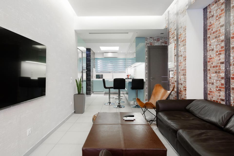 Communal lounge/ TV room, TV and multimedia, Living room, Lounge or bar, Seating area, Dining area