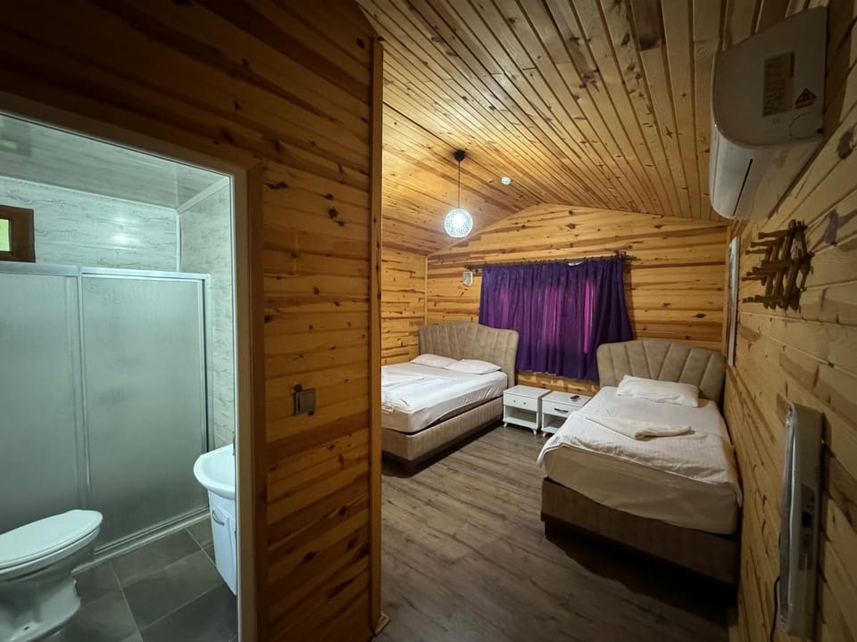 Shower, Toilet, Bed, Bathroom, Photo of the whole room, Bedroom, towels