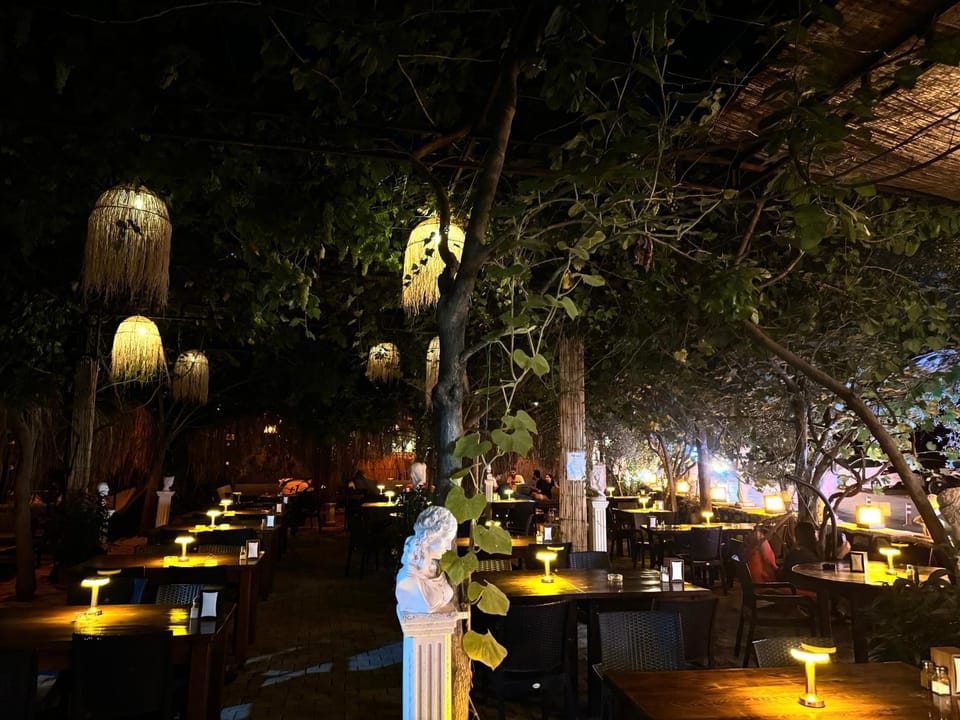 Property building, Restaurant/places to eat, Garden view, Breakfast