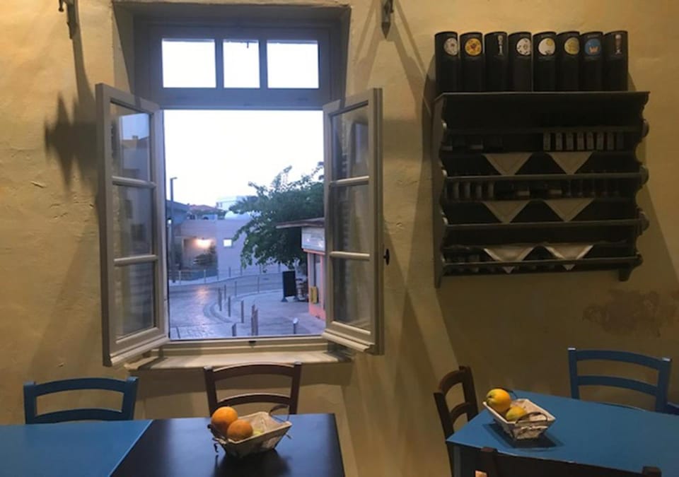 Restaurant/places to eat, Dining area