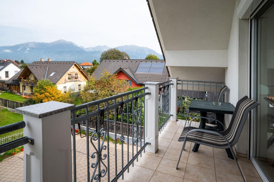 Balcony/Terrace, Mountain view