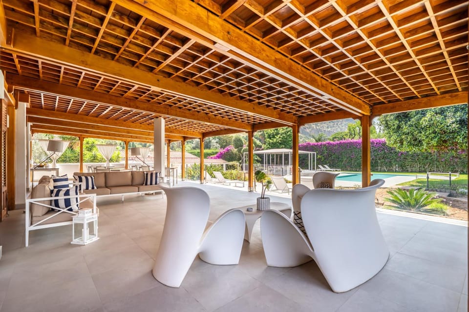 Property building, Swimming pool, Breakfast