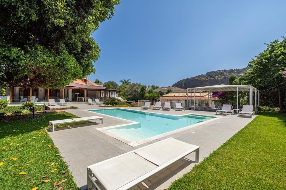 Property building, Swimming pool