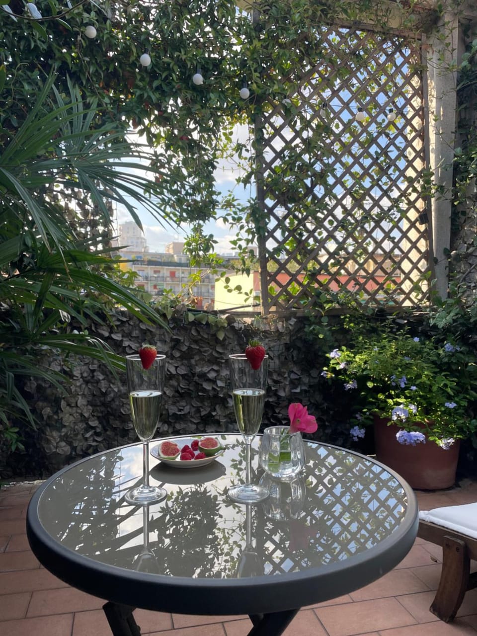 Patio, Spring, Day, Garden, View (from property/room), Balcony/Terrace, Dining area, Garden view, Alcoholic drinks
