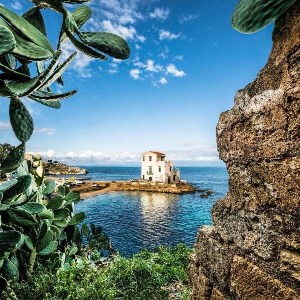ZE-VI HOME House in Sicily