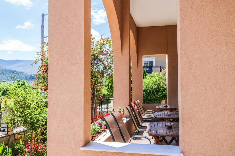 Balcony/Terrace, Mountain view