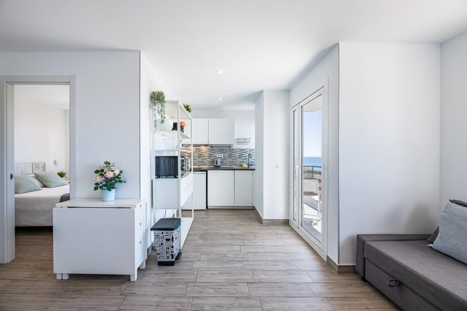 Photo of the whole room, minibar