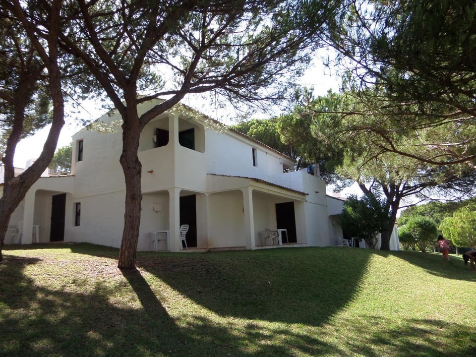 Facade/entrance, Garden, Balcony/Terrace