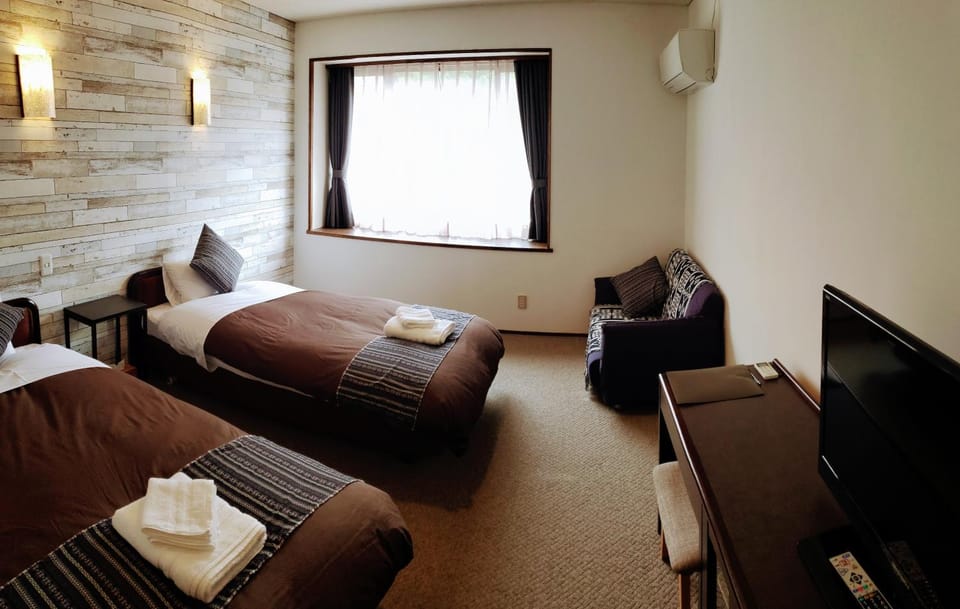 White Tree Lodge Madarao Tangram Nature lodge in Nagano Prefecture