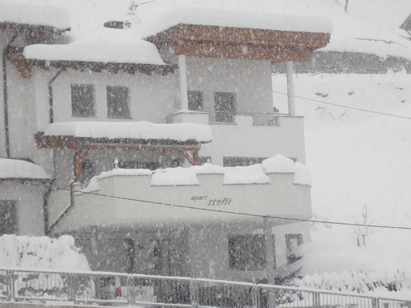 Facade/entrance, Winter