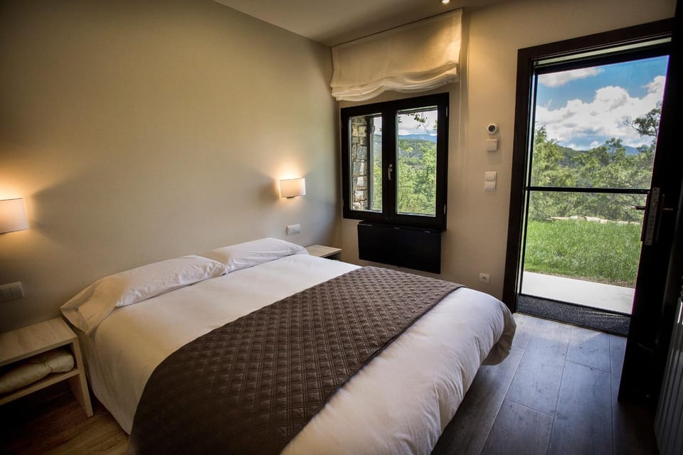 Bed, Photo of the whole room, Bedroom, Garden view