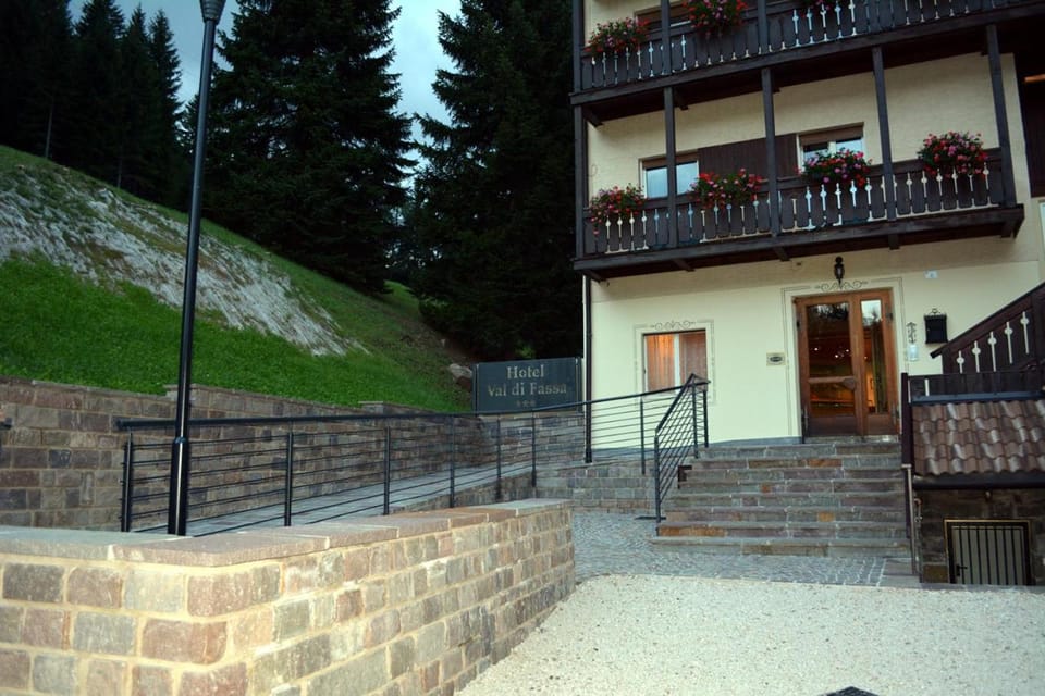 Facade/entrance